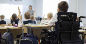 Rentrée scolaire 2025 : des milliers d’enfants handicapés toujours privés d’une scolarisation adaptée